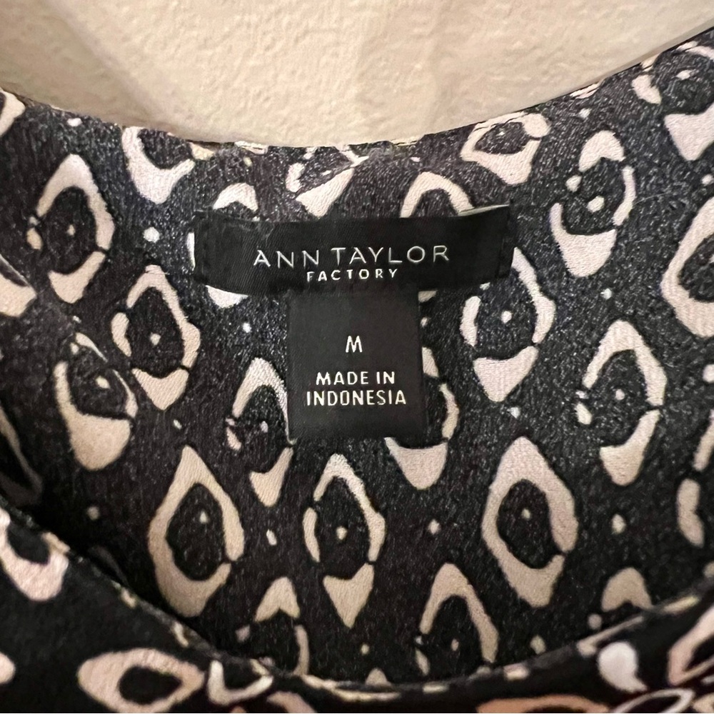 Ann Taylor Factory Black Print Ruffle Tank Top • Size Medium • NEW NO TAGS - Picture 5 of 6
